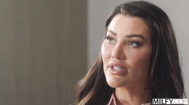 Táto nymfa s luxusným zadkom sa nechala nekompromisne prohnat až do úplného vyčerpania