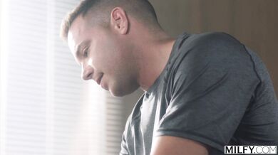 Táto nymfa s luxusným zadkom sa nechala nekompromisne prohnat až do úplného vyčerpania