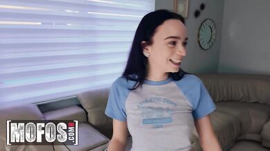 Selina Imai schytala tvrdý nárez a nechala si do píče hlboko vypáliť horúci náklad