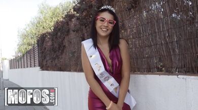 Kitty Love dostala od Jordiho poctivo naložené hlboko do píče