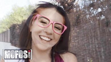 Kitty Love dostala od Jordiho poctivo naložené hlboko do píče