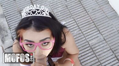 Kitty Love dostala od Jordiho poctivo naložené hlboko do píče