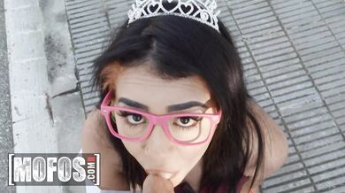 Kitty Love dostala od Jordiho poctivo naložené hlboko do píče