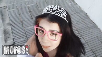 Kitty Love dostala od Jordiho poctivo naložené hlboko do píče