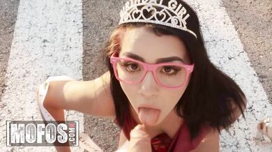 Kitty Love dostala od Jordiho poctivo naložené hlboko do píče