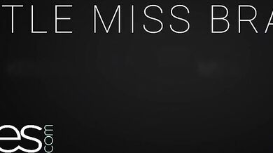 Poctivý análny creampie pre Kendru Spade po drsnom mrdaní do zadku