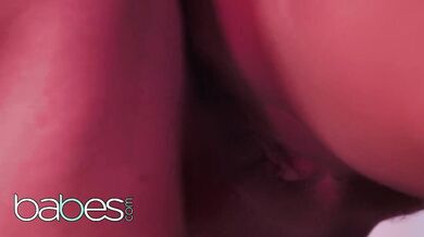 Adriana Chechik má totálne roztiahnutú dierku v kúpeľni