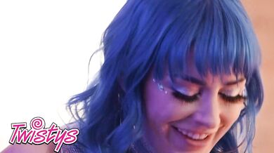 Poctivé prstovanie a lízanie pekáča Jewelz Blu