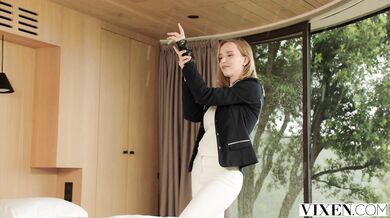 Poctivé vyprášenie Polly Yangs a Ery Queen v jednej posteli