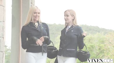 Poctivé vyprášenie Polly Yangs a Ery Queen v jednej posteli