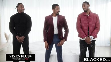 Drsný nášup pre tri nadržené kočky zakončený hromadným facialom