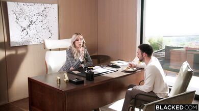 Sleduj ako si táto divoška nechala nadoraz zaplniť kundu horúcou mrdkou