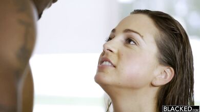 Prvé poctivé oprcanie Abigail Mac hrubým tmavým náradím