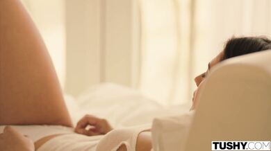 Premiérové DP Evy Lovia zakončené hromadou mrdky na jej tele