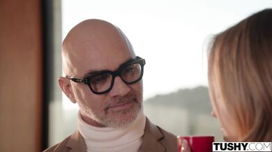 Anna Claire Clouds a jej dokonalý zadok v totálnom hardcore výplachu