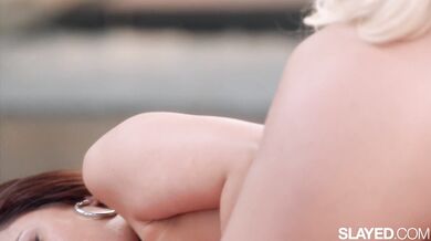 Pozri sa na túto nálož sexu, kde Vanna Bardot predvádza svoje neuveriteľné telo aj zručnosti