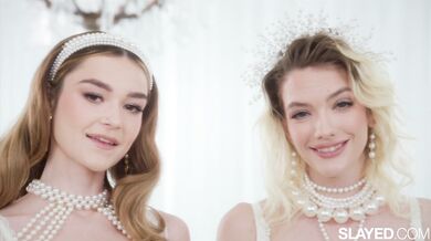 Kenna James a Della Cate v nadržanej dievčenskej akcii plnej lízania, prstenia a vzájomného uctievania tiel