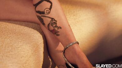 Sarah Illustrates sa tak dlho hrala s Valericou Steele, kým ju úplne nepremočila