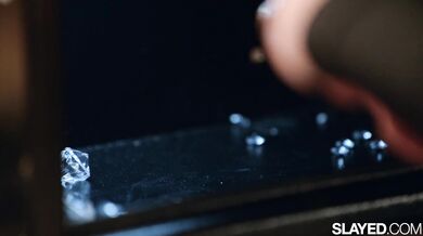 Valentina Nappi a Nicole Vaunt v divokej lesbickej jazde s priehľadným dildom v hlavnej roli