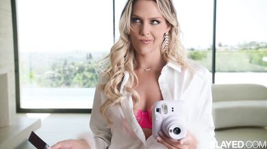 Savvy Suxx a Jayden Cole si užili žhavé lesbické hrátky plné olizovania a maznania