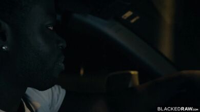 Interracial nárez s dvoma černochmi a jednou nadržanou blondínkou v DP pozícii