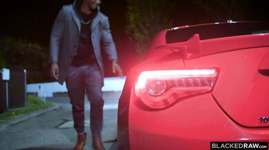 Ryšavá kráska a jej neukojiteľná chuť na černošskú kladu v drsnej medzirasovej akcii