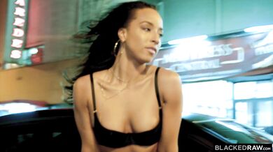 Teanna je späť a v plnej sile si vychutnáva masívne BBC až hlboko do krku aj do piče