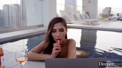 Lena a jej vášnivá jazda plná tľapkania po zadku a intenzívneho sexu až do konca