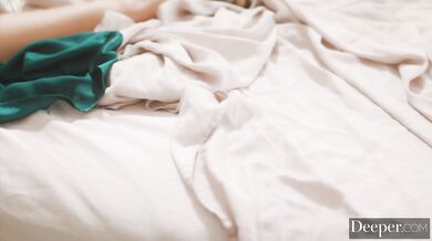 Nicole a jej kinky priania ktoré jej urastený borec splnil do posledného detailu v tejto žhavej scéne