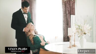 Nicole a jej kinky priania ktoré jej urastený borec splnil do posledného detailu v tejto žhavej scéne