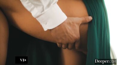 Nicole a jej kinky priania ktoré jej urastený borec splnil do posledného detailu v tejto žhavej scéne