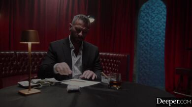 Valerica Steele a jej vášnivý výstrek na péro staršieho šéfa ktorého v kancelárii poriadne vyžmýkala