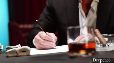 Valerica Steele a jej vášnivý výstrek na péro staršieho šéfa ktorého v kancelárii poriadne vyžmýkala