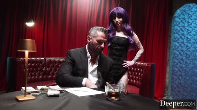 Valerica Steele a jej vášnivý výstrek na péro staršieho šéfa ktorého v kancelárii poriadne vyžmýkala