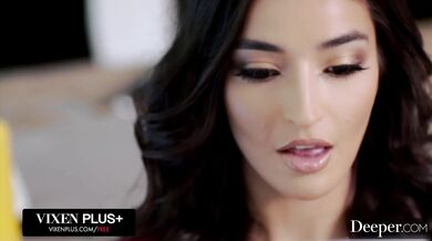 Nadržaná Emily vymenila vernosť za poriadnu kladu a paroháči svojho BF priamo pred ním