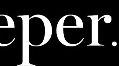 Angie Faith a Rissa May v obkľúčení obrovskej čiernej klady ktorú si obe baby vychutnali naraz