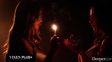 Angie Faith a Rissa May v obkľúčení obrovskej čiernej klady ktorú si obe baby vychutnali naraz