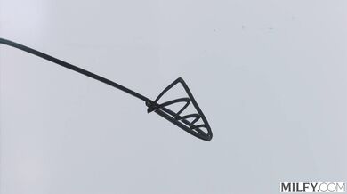 Drsná blonďavá šéfka Lani Rails dostala nálož od dvoch čiernych podriadených v divokom tag-teame