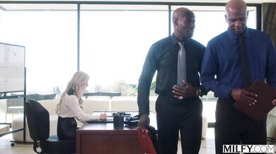 Andie Anderson a jej neovládateľná túžba po černošskej klade v tejto žhavej medzirasovej scéne