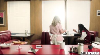 Andie Anderson a jej neovládateľná túžba po černošskej klade v tejto žhavej medzirasovej scéne