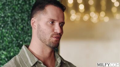 Molly Manning a jej drsný útok na vernosť novomanžela v luxusnom apartmáne počas medových týždňov