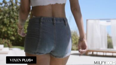 Millie Morgan a jej nezabudnuteľná jazda, kedy ju dvaja urastení černosi neúprosne pumpujú v každej dierke