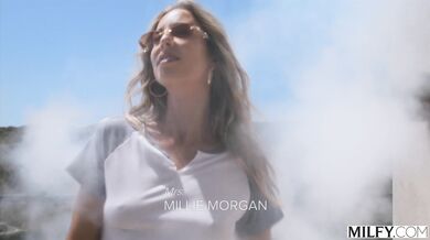 Nickey Huntsman a jej hriešna lekárska prehliadka, ktorá skončila hlbokým mrdaním od urasteného mladíka