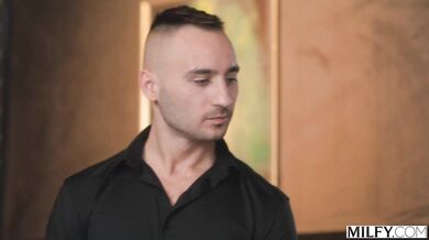 Abby Rose a Aderes Quin a ich neovládateľné squirtingové orgazmy počas divokého mrdania