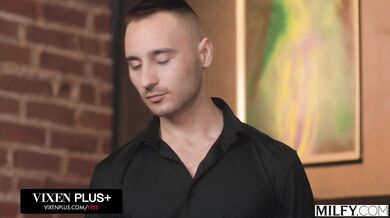 Abby Rose a Aderes Quin a ich neovládateľné squirtingové orgazmy počas divokého mrdania