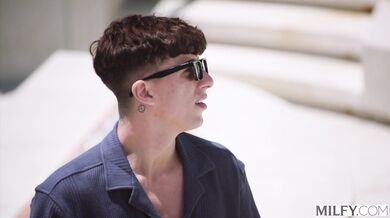 Laura Bentley a jej nadržaná jazda pri bazéne, kde si vychutnala každý centimeter tvrdého péra