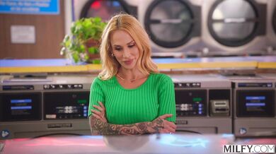 Táto kompilácia je plná nadržaných mamičiek, ktoré nešetria svojich študentov a dávajú im poriadne do tela