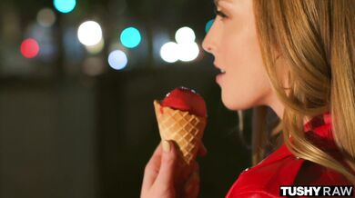 Blonďavá dračica Karla a jej neukojiteľný apetít pre mrdanie do zadku, ktoré nepozná žiadne hranice