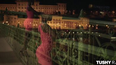 Exotická dračica Zaawaadi a jej neukojiteľný apetít pre mrdanie do zadku v tejto žeravej show