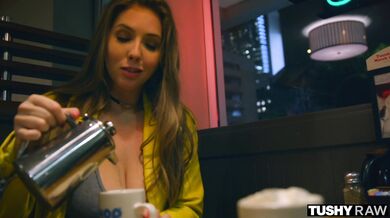 Prsatá dračica Lena Paul a jej neukojiteľný apetít pre mrdanie do zadku, ktoré nepozná žiadne limity